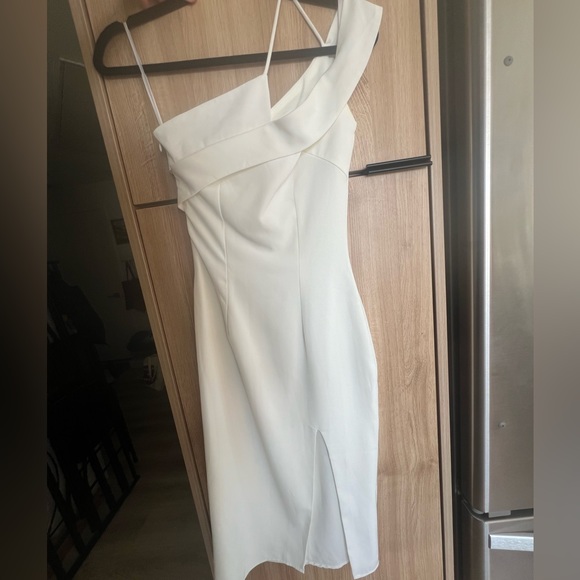 Revolve Superdown Jillian Asymmetric One Shoulder Midi Dress White - Picture 4 of 5